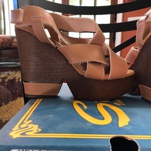 Leather strap shoes/very high